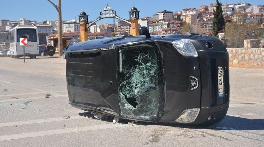 Bilecik&rsquo;te Trafik Kazası, 2 Kişi Yaralandı