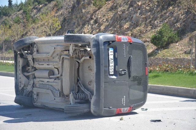 Bilecik’te Trafik Kazası, 2 Kişi Yaralandı