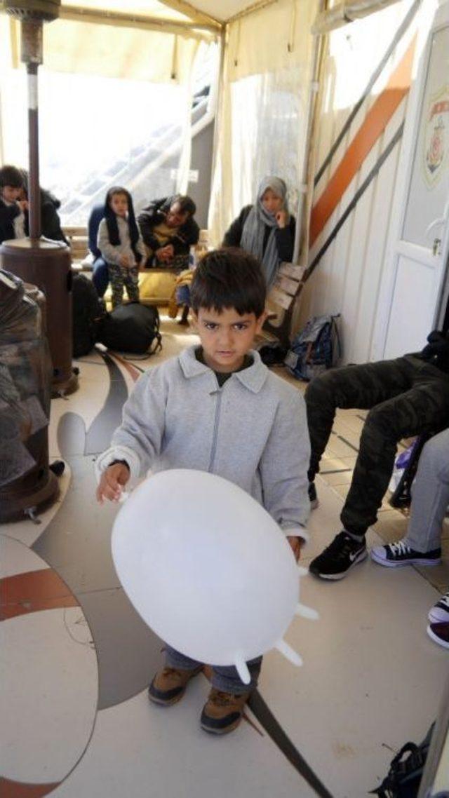 &Ccedil;anakkale&rsquo;de 17 Ka&ccedil;ak G&ouml;&ccedil;men Yakalandı 3