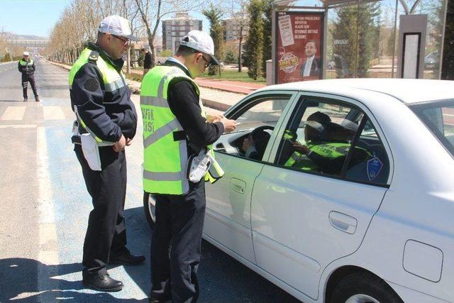 Elazığ&rsquo;da Emniyet Kemeri Uygulaması 1
