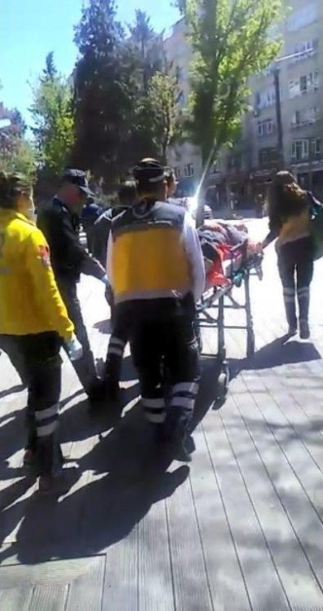 Uyuşturucu Madde Kullanan Gen&ccedil; Parkın Ortasında Bayıldı 1