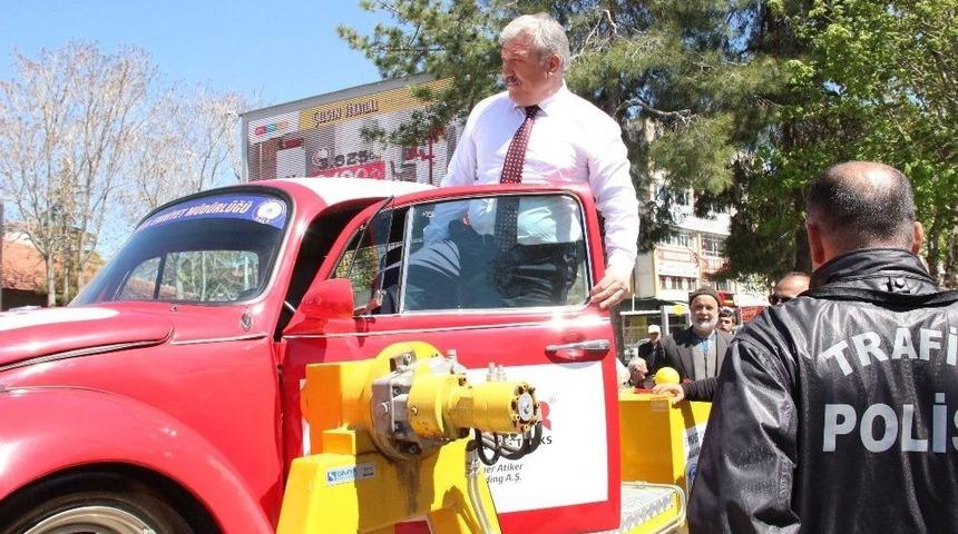 Karaman’’da Sürücülere Emniyet Kemerinin Önemi Simülatörle Anlatıldı