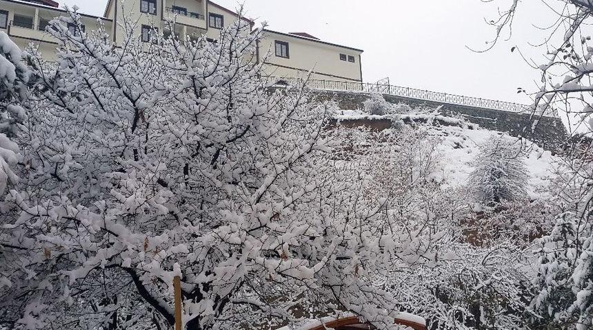 G&uuml;m&uuml;şhane&rsquo;de Kar Yağışı