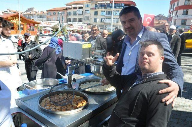 Ülkü Ocakları’ndan Merhum Türkeş İçin Lokma Hayrı