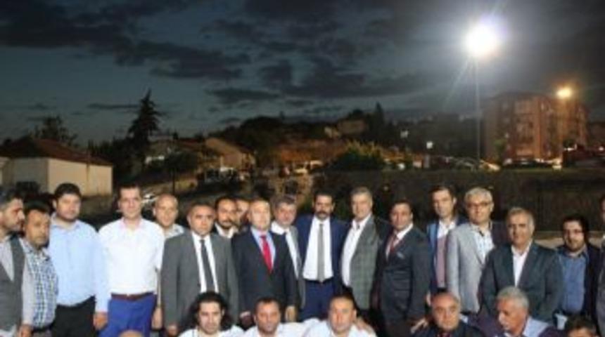 İzmir&rsquo;de Milletvekili Adaylarını Buluşturan İftar Yemeği