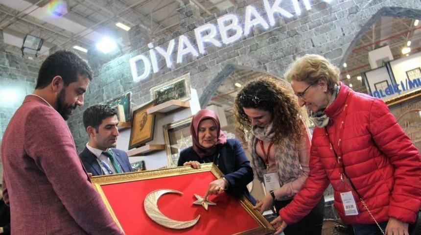 Dezavantajlı Kadınların El Emeği Travel&rsquo;de Sergilendi