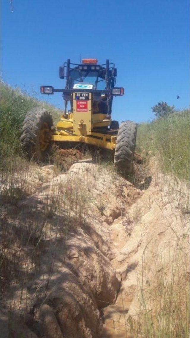 Hasat Dönemi Öncesinde Tarla Yolları Onarılıyor