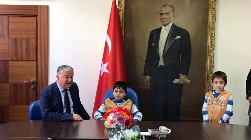 Kaymakam Duru Makamını Otizmli &Ccedil;ocuklara Devretti