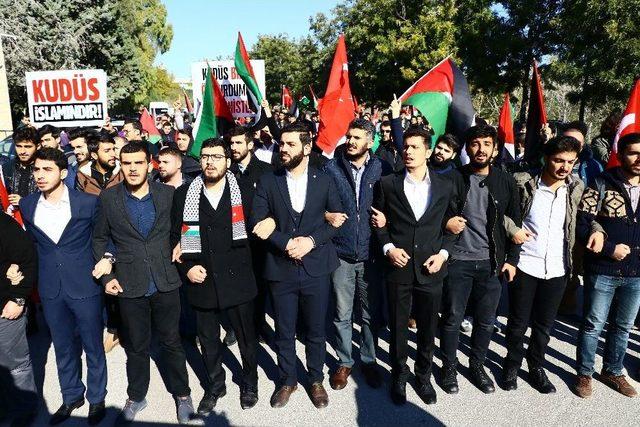 Üniversite Öğrencilerinden Kudüs Kararını Protesto