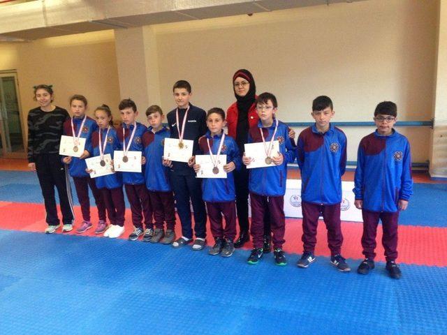 Okul Sporları Taekwondo Yıldızlar Ligi Müsabakaları Başladı