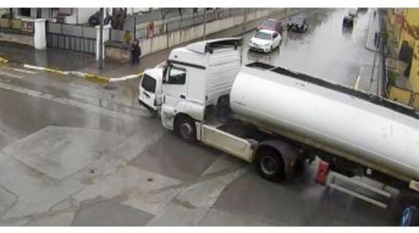 Erzincan&rsquo;daki Trafik Kazaları Kamerada