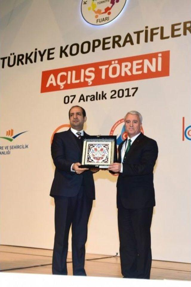 Gümrük Ve Ticaret Bakanlığından Anadolu Üniversitesine Ödül