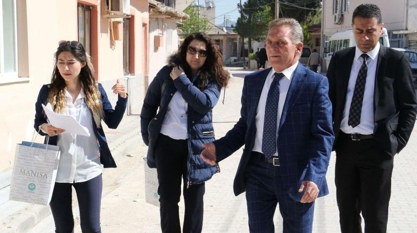 Manisa B&uuml;y&uuml;kşehir&rsquo;in &rsquo;sosyal Doku&rsquo; Ekibi Kapı Kapı Geziyor