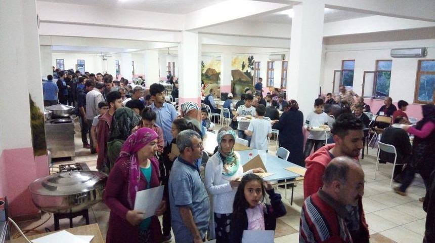 Arapgir’de Yüzlerce Kişi İftarda Buluşuyor