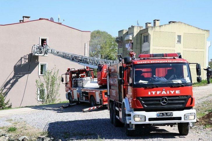 Apartmanda Çıkan Yangın Mahalleliyi Sokağa Döktü G1