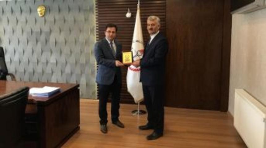 Thk Başkanı Kahraman&rsquo;dan M&uuml;d&uuml;r Durgun&rsquo;a Plaket