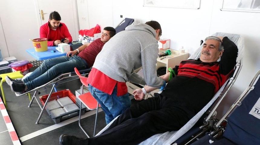 Kızılay İki Haftada Bin Ünite Kan Topladı