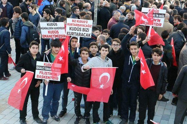 Çekmeköy’de Cuma Namazı Sonrası Kudüs Protestosu