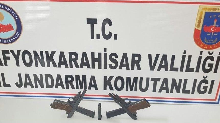 Jandarma &Ccedil;ok Sayıda Ruhsatsız Silah Ele Ge&ccedil;irdi