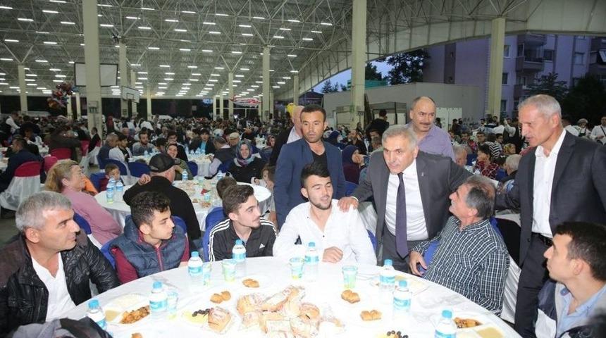 Adapazarı Belediyesi’nin Halk İftarı Ozanlar’da Devam Etti