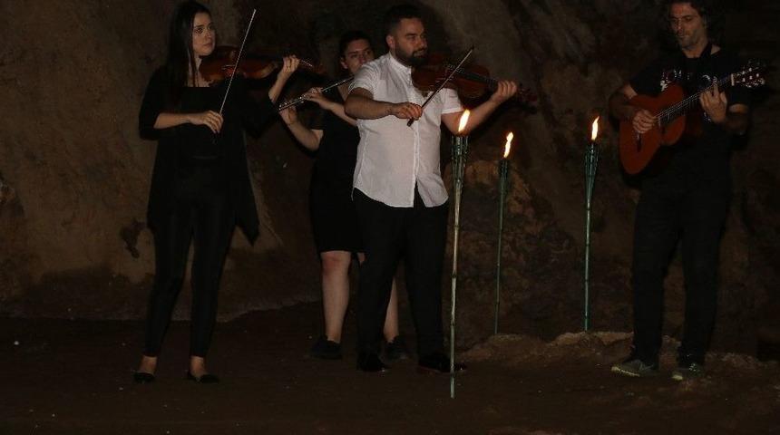 Mağara İçinde Müzik Keyfi