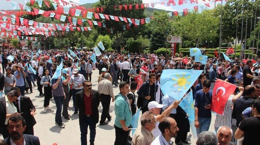 Meral Akşener&rsquo;in Mitingi Gecikmeli Başlayınca Bazı Vatandaşlar Alandan Ayrıldı