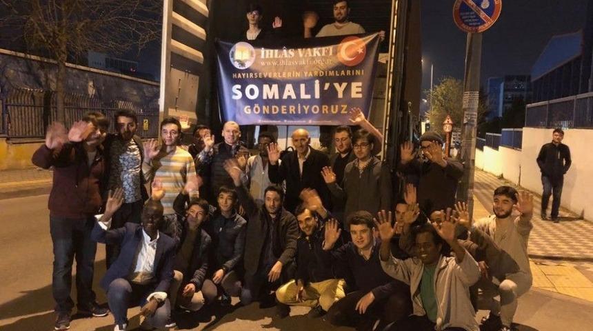 İhl&acirc;s Vakfı Hayırseverlerin Yardımlarını Somali&rsquo;ye Yolladı