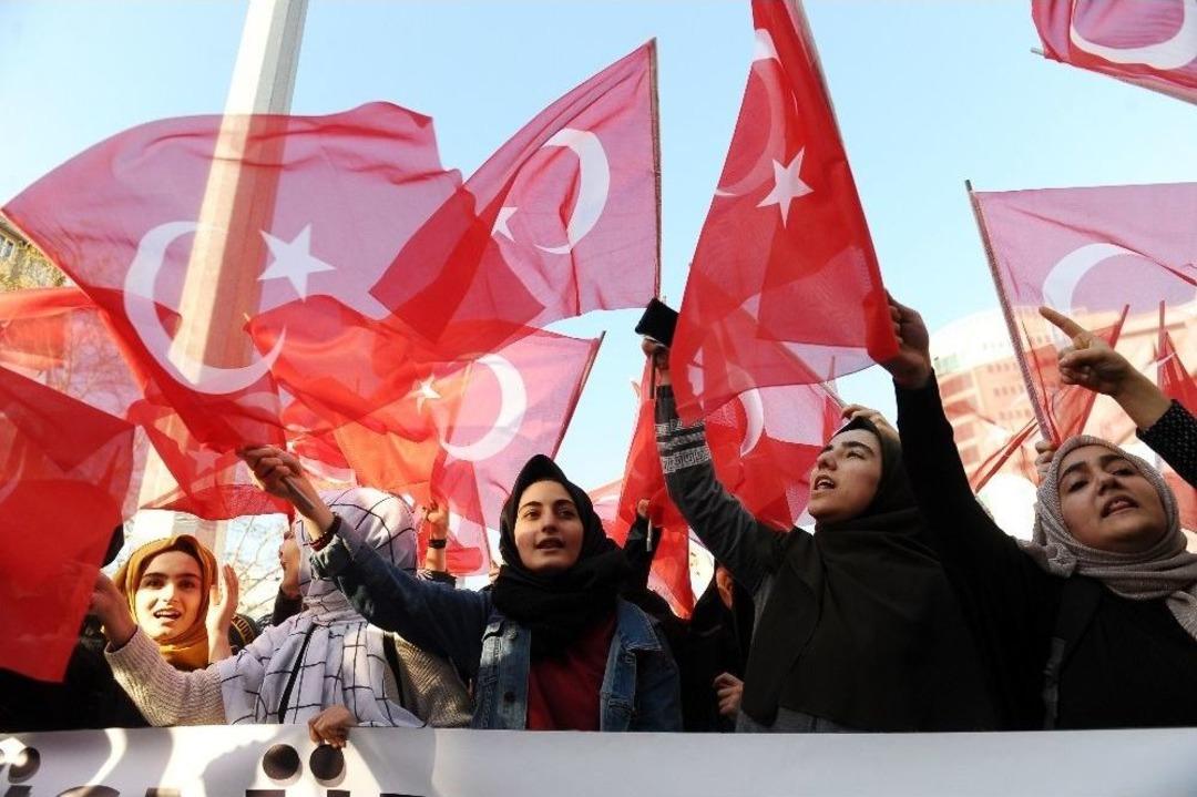 Bursa&rsquo;da Binlerce Kişi Kud&uuml;s İ&ccedil;in Ayağa Kalktı