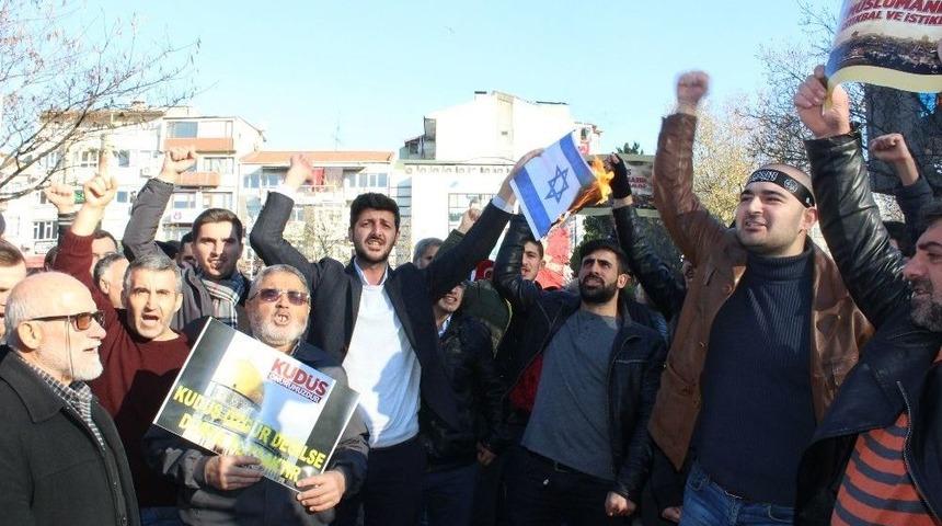 Kudüs Kararı Kocaeli’de İsrail Ve Abd Bayraklarını Yaktırdı