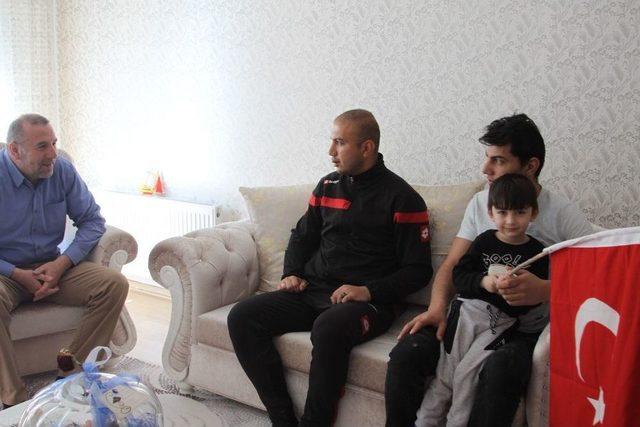 Afrin’de Yaralanan Çankırılı Gazi Baba Evinde 1