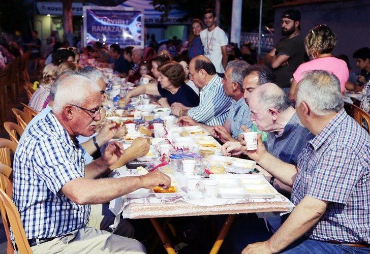 Başkan Özakcan, İftarlarda Vatandaşlar Buluşuyor G3