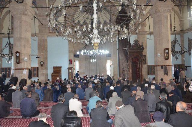 Alparslan T&uuml;rkeş İ&ccedil;in Mevlit Okutuldu 1