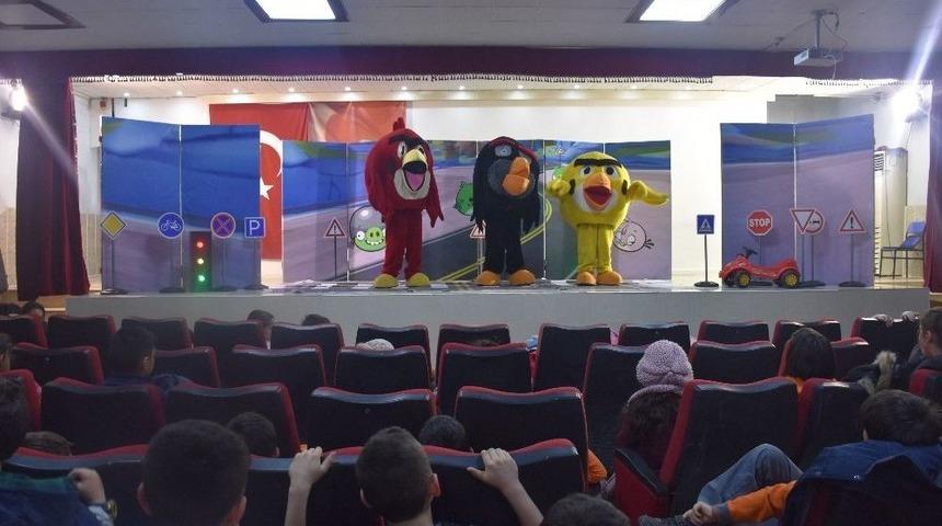 Reşadiye&rsquo;de "kızgın &Ouml;rdek Trafik&rsquo;te" Adlı Oyun