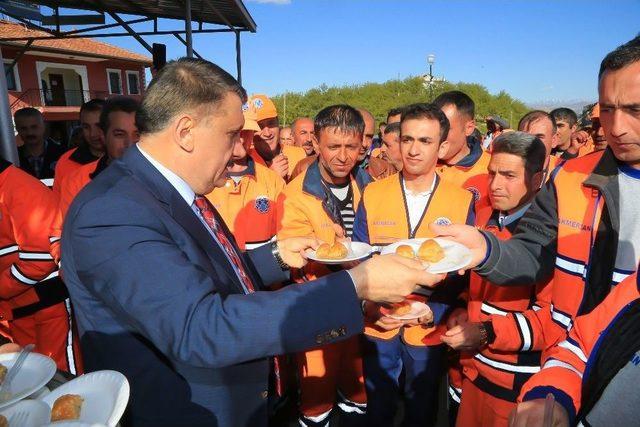 Başkan Gürkan Temizlik İşçileri İle Bir Araya Geldi