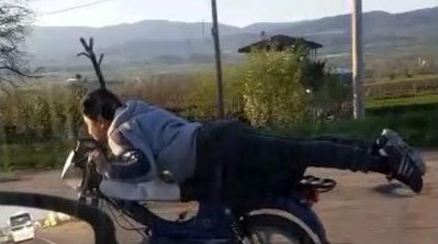 Motosikletli S&uuml;r&uuml;c&uuml;n&uuml;n Tehlikeli Yolculuğu