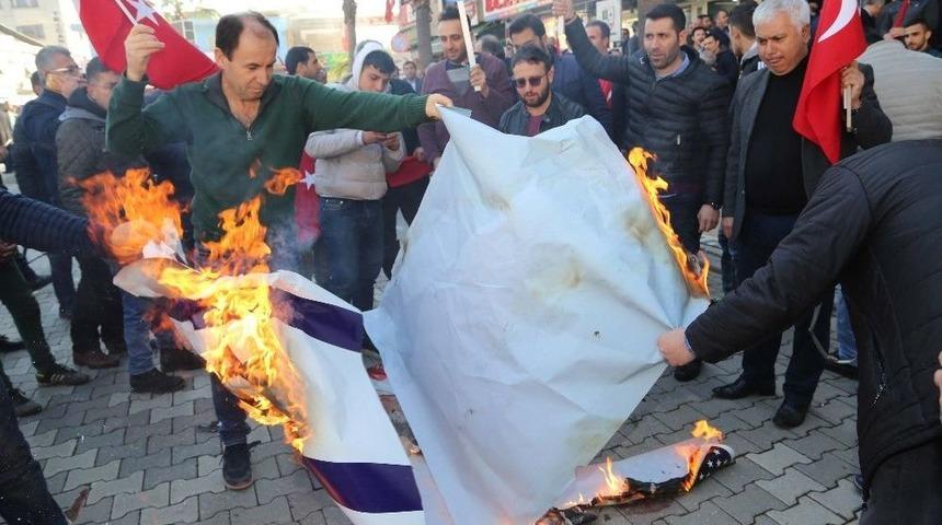 Torbalı’da Abd Ve İsrail Bayrakları Yakıldı