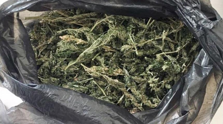 Ş&uuml;pheli Şahısların &Uuml;zerinde Uyuşturucu Bulundu