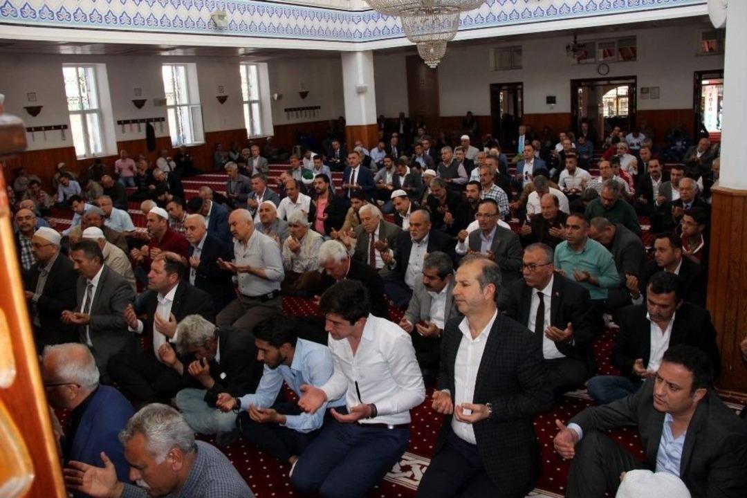 Alparslan T&uuml;rkeş İ&ccedil;in İskenderun&rsquo;da Mevlit Okutuldu