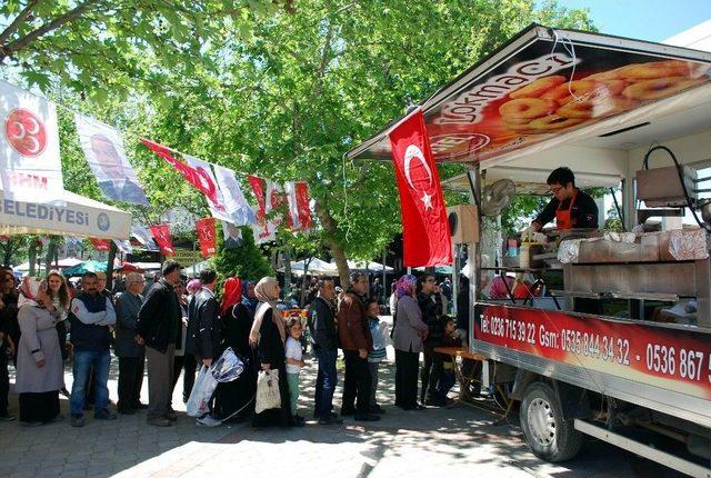 Salihli Mhp’den Türkeş İçin Lokma Hayrı