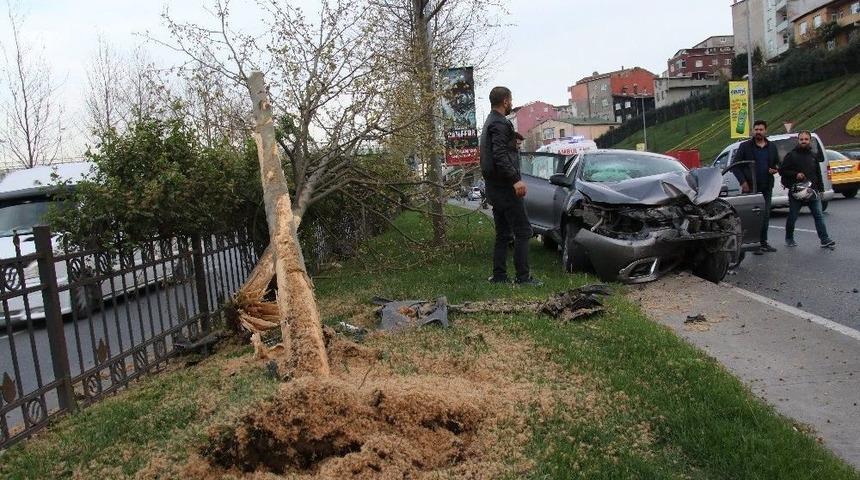 Şişli&rsquo;de Polis Aracı Kaza Yaptı: 2 Yaralı