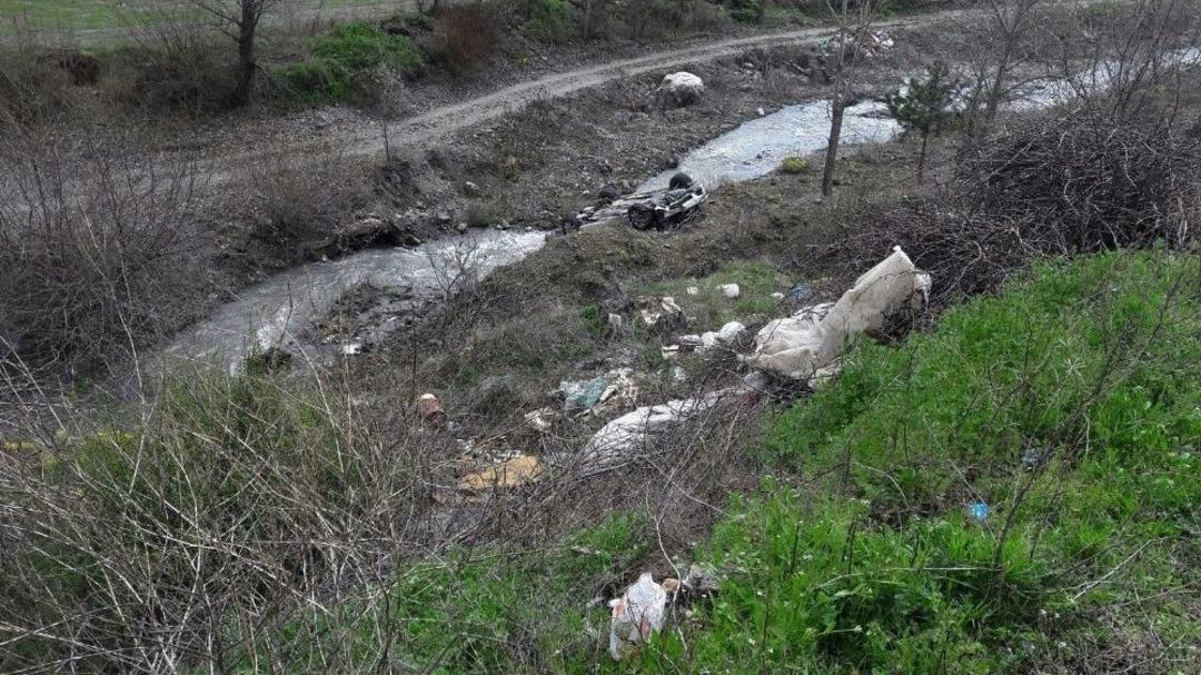 Kirpiyi Ezmemeye &Ccedil;alışırken Dereye U&ccedil;tu: 2 Yaralı