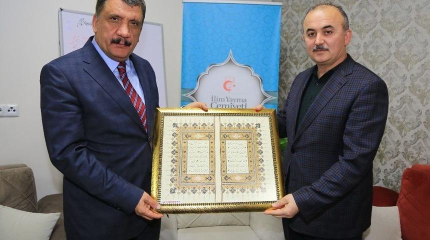 İlim Yayma Cemiyeti Malatya Şubesi&rsquo;nden G&uuml;rkan&rsquo;ın &Ccedil;alışmalarına &Ouml;vg&uuml;