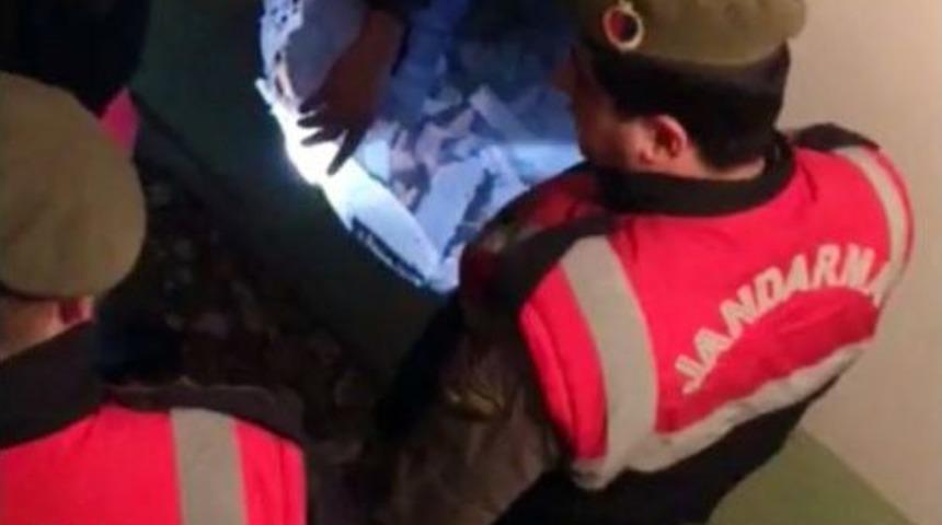 Asans&ouml;r Boşluğuna D&uuml;şt&uuml;, İtfaiye Tarafından Kurtarıldı