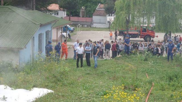 Öğrencilere Yangın Tatbikatı