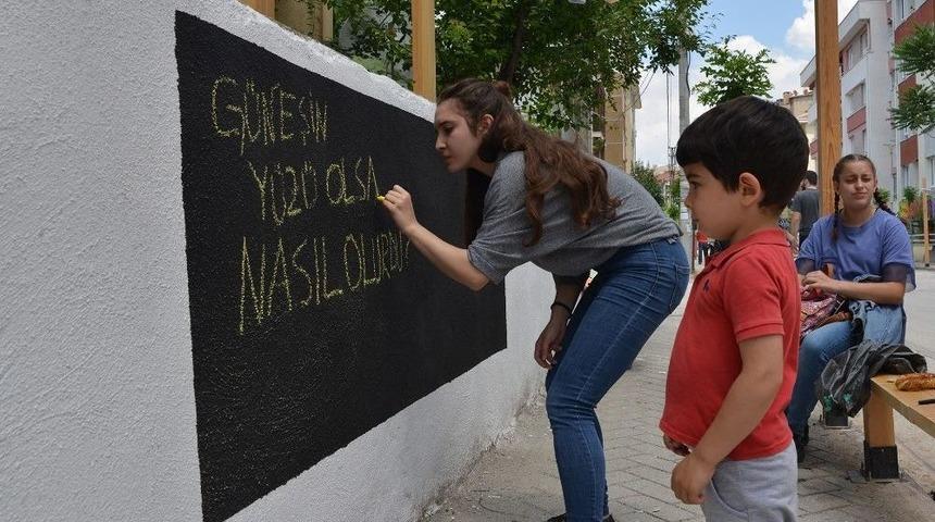 Sokak Şenliği İle Renk C&uuml;mb&uuml;ş&uuml;