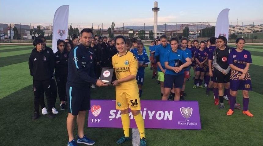 Futbol Yıldız Kızlar Finallerinde Denizli Horozkentspor Türkiye Şampiyonu Oldu