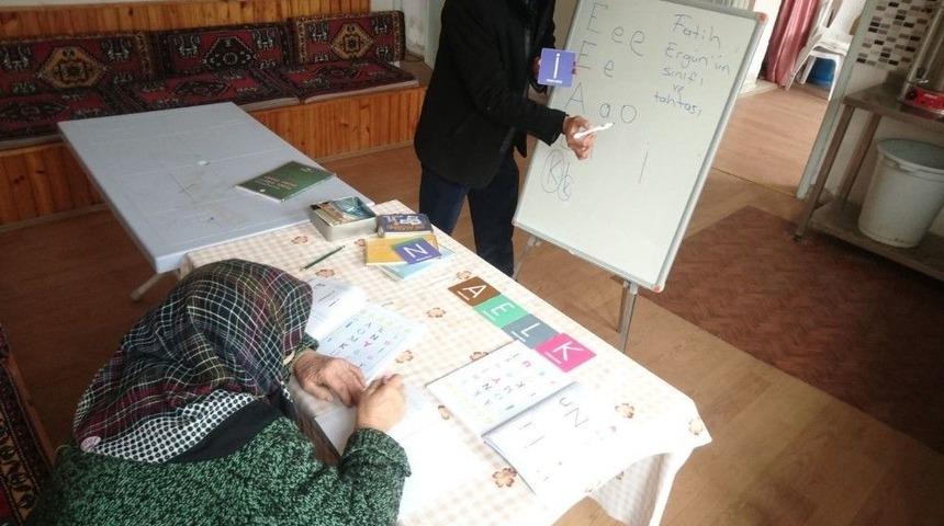 Kızılcahamam&rsquo;da Okuryazarlık Seferberliğine Yoğun İlgi