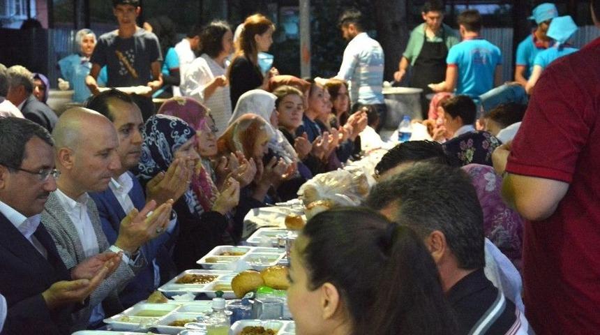 Hasköy’de İftar Sofrası Kuruldu