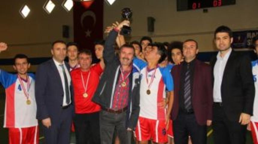 Futsalda Şampiyon Ey&uuml;p Aygar Fen Lisesi