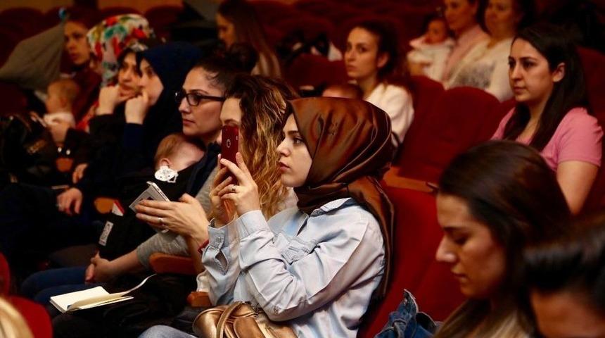 Bebek Uyku Danışmanı Sinem Akınal: &ldquo;&ccedil;ocuğu Sallayarak Uyutmak Bayıltmak Anlamına Gelir&rdquo;